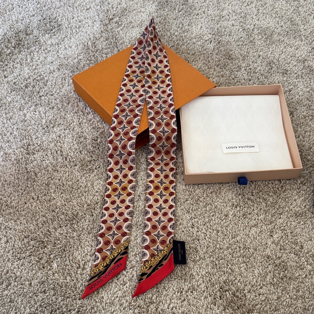 Louis Vuitton BB Bandeau Multicolor Silk Scarf with bag and box - Picture 5 of 9